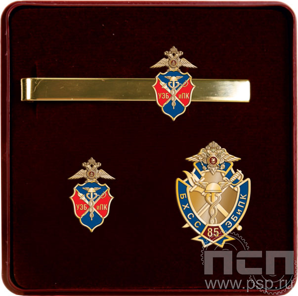 9.6. Комплект наградной с заколкой для галстука, значком и нагрудным знаком "85 лет УЭБ и ПК МВД России"