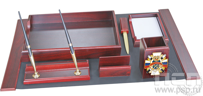 1.5.2. Настольный набор из дерева "Календарь квартальный "Госавтоинспекции МВД России 90 лет"