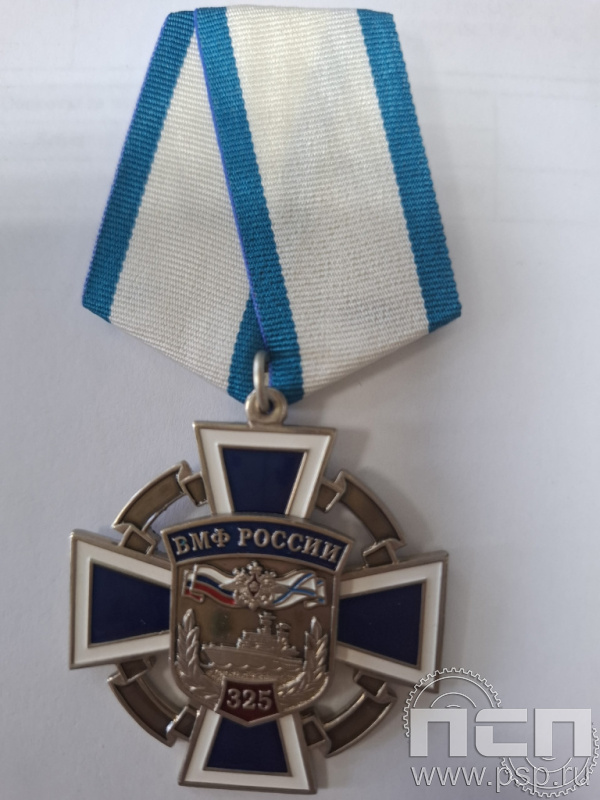 Нагрудный знак "325 лет ВМФ России" 222.74.1к